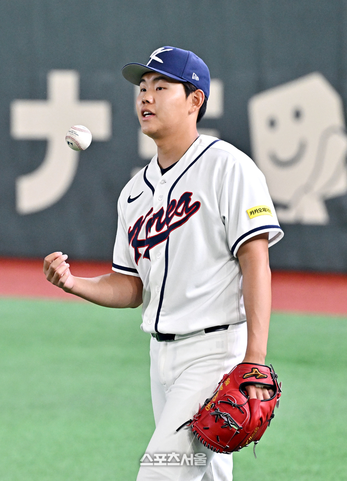 [포토]체코전 선발 등판 앞둔 소형준