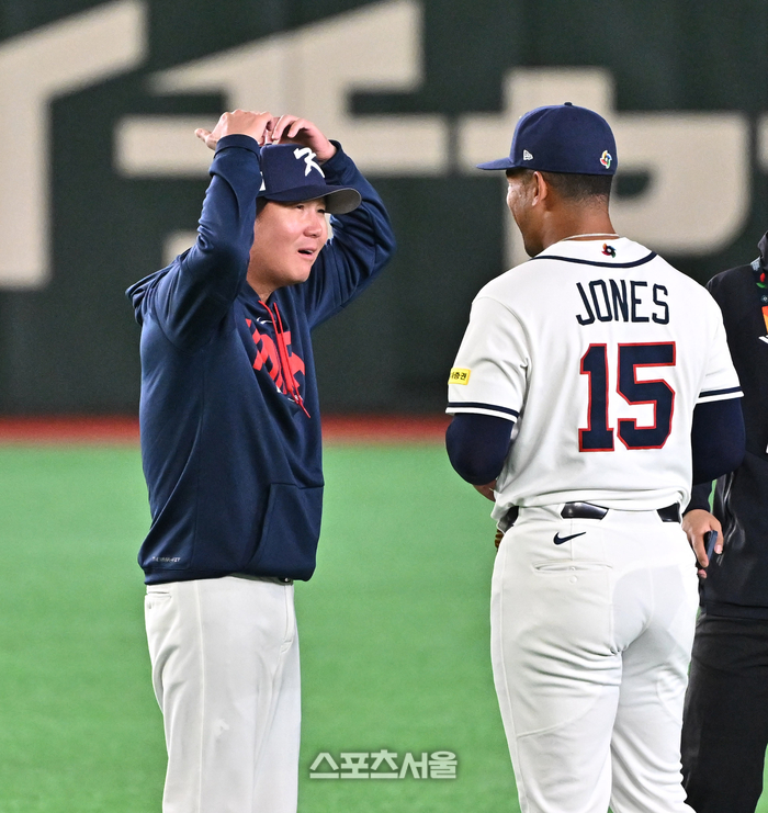 [포토]류지현 감독, 저마이 존스에게 하트 특강