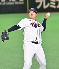 [포토]캐치볼로 몸 푸는 류현진