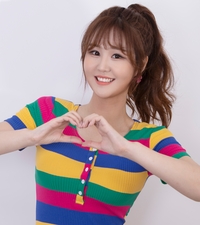 윤수현, 신곡 ‘오빠가 1번’ 발표…러브 트로트송으로 애교 장착