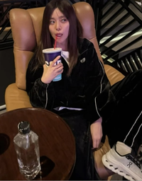 “공중도덕 어디?” 이영은, 영화관 좌석 위 신발 포즈...비매너 눈살