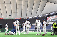 [포토]야구대표팀 위트컴, 도쿄돔에서도 미식축구공으로!