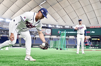 [포토]더닝이 지켜보는 가운데 수비훈련하는 위트컴