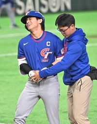 [포토]부상으로 교체되는 대만의 천제셴