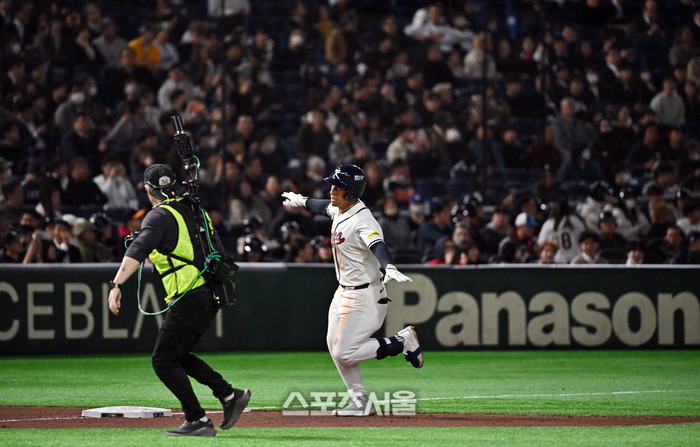 [포토]비행기 세리머니 하는 저마이 존스