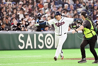 [포토]만루 홈런 문보경, ‘마이애미행 전세기’ 세리머니