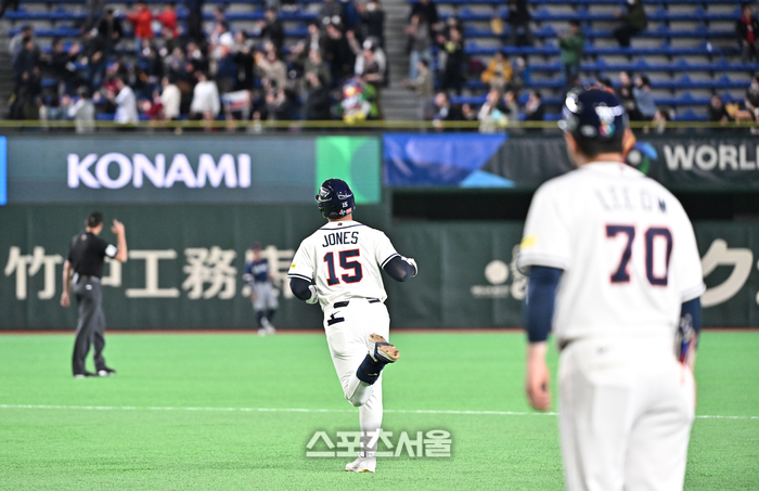 [포토]저마이 존스도 터졌다! 솔로 홈런