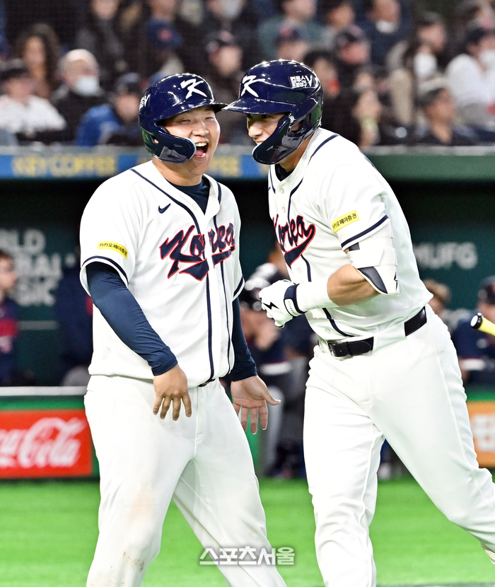 [포토]7점 합작한 문보경과 위트컴