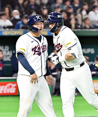 [포토]7점 합작한 문보경과 위트컴