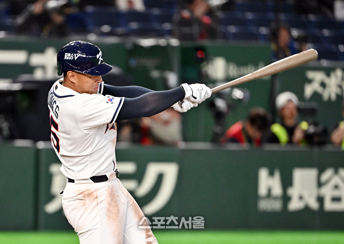 [포토]솔로 홈런 치는 저마이 존스