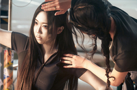 “삐걱거려도 사랑스러워”... 이영지·안유진, 신곡 ‘로봇’으로 맞춘 찰떡 호흡