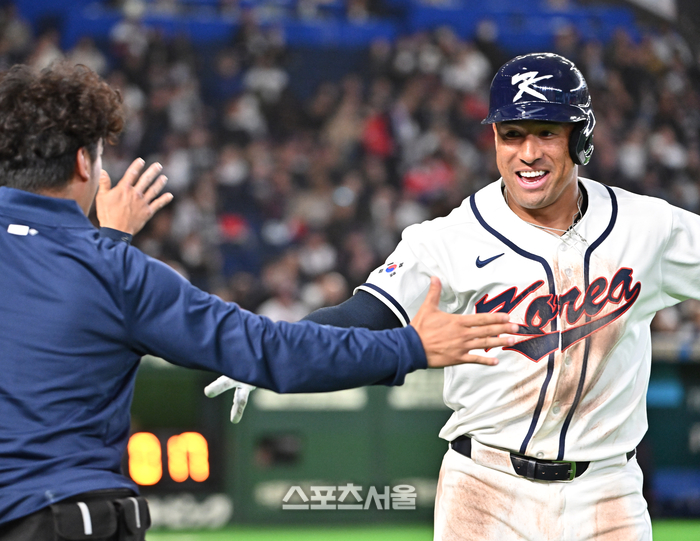 [포토]솔로 홈런에 기뻐하는 저마이 존스