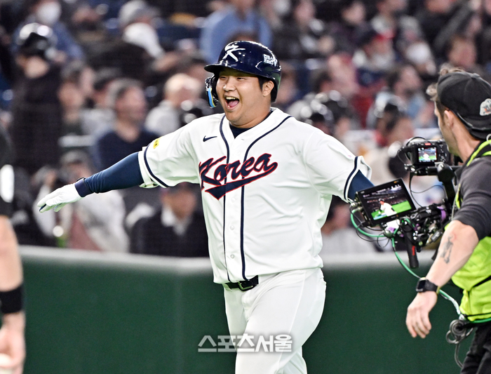 [포토]만루홈런에 기뻐하는 문보경