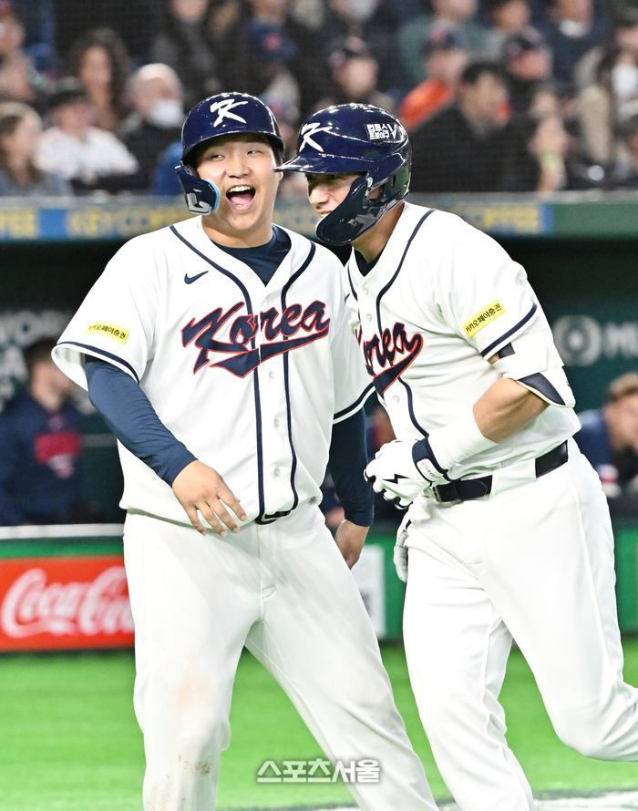[포토]문보경과 홈런의 기쁨을 나누는 위트컴