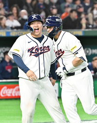 [포토]문보경과 홈런의 기쁨을 나누는 위트컴