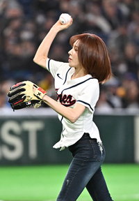 [포토]시구하는 웬디, 깡마른 팔로...