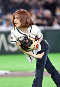 [포토]WBC 한국-체코전 시구하는 웬디