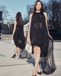 블랙핑크 지수, 파리 수놓은 ‘인간 디올’ 자태