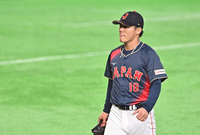 [포토]3회말 마운드에서 내려가는 일본 선발 야마모토