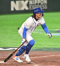 [포토]일본전 6회말 대만의 첫 안타를 치는 장위청