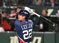 [포토]이정후, 한일전 선제 적시타