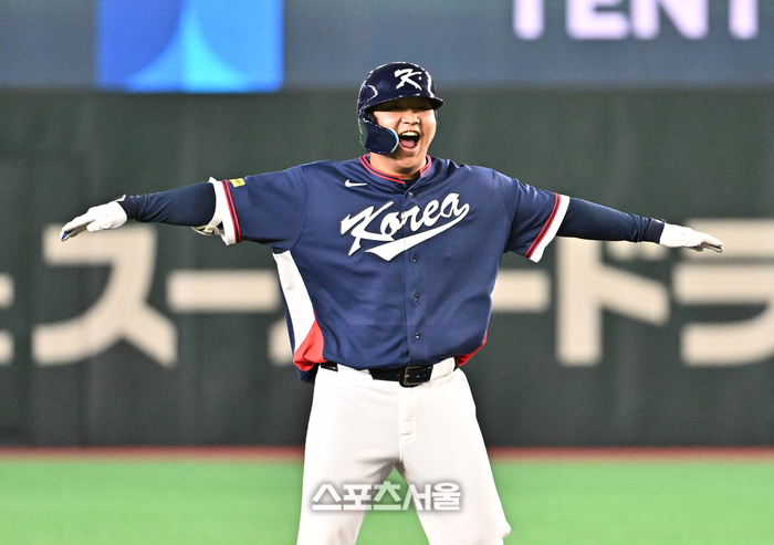[포토]문보경, 한일전 첫 타석 2타점 2루타