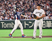 [포토]이정후, 한일전 첫 타석부터 적시타