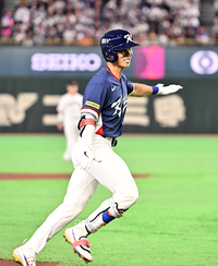 [포토]동점 홈런 세리머니하는 김혜성