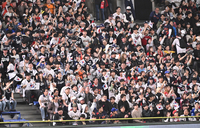 도쿄돔 적막 깨뜨린 감동! 애국가 ‘떼창’과 “대~한민국” 연호…한일전, 대표팀이 거침없이 치고 던질 차례 [SS현장속으로]