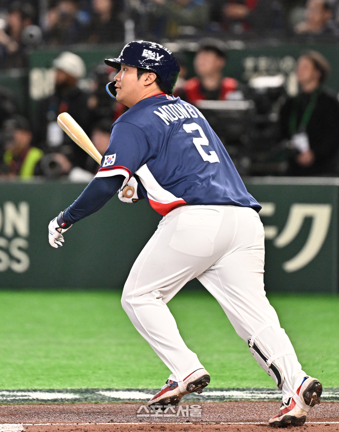 [포토]2타점 2루타 치는 문보경