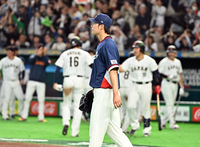 [포토]김영규, 만루 위기 넘지 못하고...