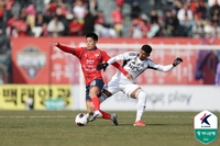 ‘정정용 더비’ 용병술로 ‘장군멍군’…김천에 혼쭐 난 전북, 추가시간 모따 헤더포로 기사회생