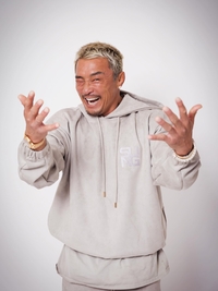 “나의 마지막 인사는 환영의 미소” 추성훈, 파격적인 영정사진 공개