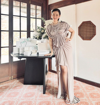 손예진, 한옥 배경 속 눈부신 드레스 자태