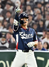 [포토]추격 적시타에 기뻐하는 김주원