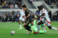 ‘시뮬레이션 액션’ 손흥민, 美진출 첫 옐로카드…LAFC 마르티네스 벼락골! 댈러스 1-0 꺾고 개막 공식전 5연승