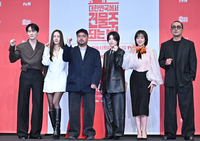 [포토] 파이팅 외치는 ‘대한민국에서 건물주 되는 법’ 감독과 배우