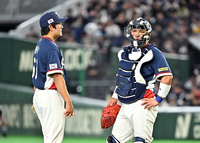 [포토]실점에 아쉬워하는 김택연과 박동원