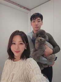 박군♥한영 부부, 반려견 ‘오월이’와 화목한 가족사진 공개