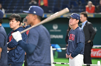 [포토]훈련 지켜보는 류지현 감독