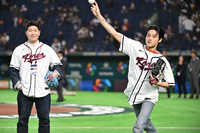 [포토]김병현이 지켜보는 가운데 시구 연습하는 에이티즈 우영