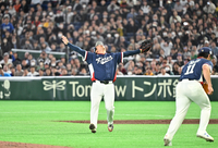 [포토]문보경, 마지막 아웃 카운트는 내가!