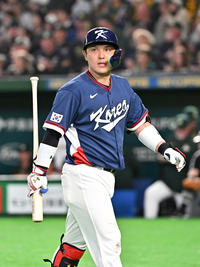 [포토]삼진으로 발걸음 돌리는 박동원