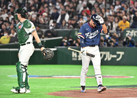 [포토]삼진으로 물러나는 김주원