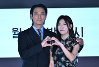 [포토] 주지훈-하지원 ‘다정하게 하트 포즈’