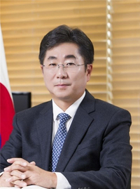 가벼운 가방, 가벼운 가계부... 성기선 “학교서 숙제 끝내는 시대 열 것”