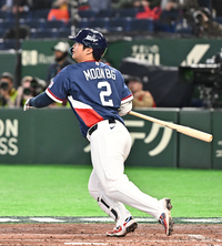 [포토]2루타 문보경, 1점 더!