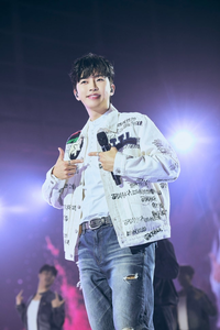 임영웅, BTS 넘고 멜론 135억…국내가수 누적 스트리밍 1위 새역사