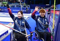 ‘16년 만에 메달 확정!’ 백혜진-이용석, 휠체어컬링 믹스더블 결승 진출!…중국 잡고 ‘金’ 쏜다 [2026 밀라노]