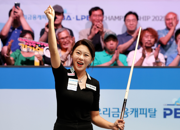 ‘당구 여왕’ 김가영, 천적 관계 청산! ‘뜨는 별’ 정수빈과 네 번째 대결만에 승리 ‘월챔 8강행’…차유람과 격돌